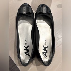 Anne Klein Sport 9.5 Med width flats. Patent Leather